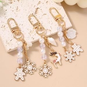Goldene Weihnachts-Schlüsselanhänger mit Perlen, Elch- und Schneeflocken-Anhängern