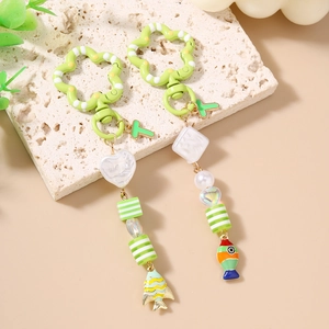 Porte-clés poisson rouge perlé à rayures tendance avec crochet fleur et pendentif lettre T