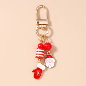 Détail du gant de Noël et du pendentif Père Noël avec porte-clés en perles rouges et blanches
