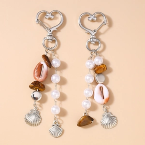 Porte-clés bohème avec coquillages et perles de turquoise et fermoir en forme de cœur