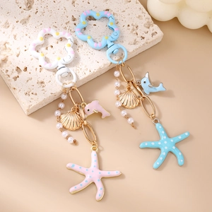 Porte-clés tendance en perles et coquillages avec pendentifs dauphin et étoile