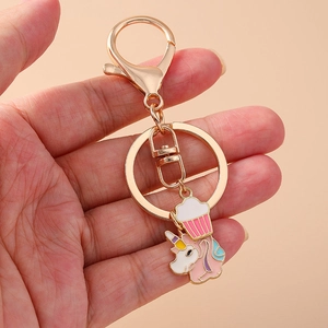 Emaille Cupcake Einhorn Schlüsselanhänger mit Goldbeschichtung und Hummerverschluss