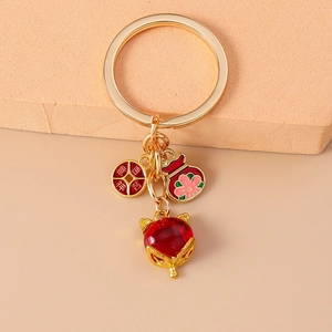 Porte-clés doré avec cristal renard rouge, sac de chance et pièce sur support d'exposition