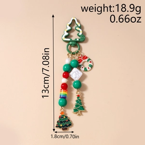 Vue détaillée du porte-clés sapin de Noël avec perles et dimensions de 13 cm