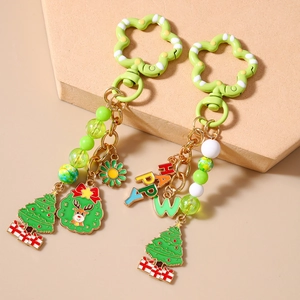 Portachiavi natalizio con perline, clip a fiore verde, albero smaltato e ciondoli renna