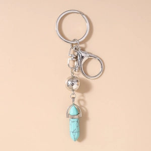Porte-clés bohème en argent avec prisme hexagonal turquoise et ornement perle métal