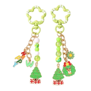 Set portachiavi natalizi alla moda con albero, ghirlanda di renne e perline con lettere colorate