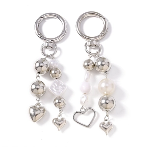 Fashionable pearl beaded heart keychain set with polished silver metal charms for bags