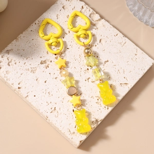 Portachiavi con stella e orso giallo con perline in resina e chiusura a cuore su pietra
