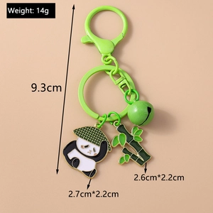 Détail d'un porte-clés panda vert avec breloque bambou et marquages de dimensions