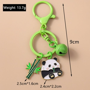 Vue détaillée du porte-clés panda et bambou avec clochette et cotes de dimensions