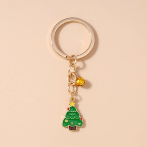 Vue détaillée du porte-clés de Noël avec cloche dorée et pendentif sapin en émail