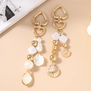 Porte-clés en perles chic avec fermoir cœur doré et pendentif coquillage élégant