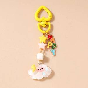Détail du porte-clés HAPPY perles avec fermoir cœur jaune et pendentif nuage rose