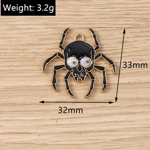 Detailed view of black and gold spider charm showing dimensions 33mm by 32mm and weight 3.2g