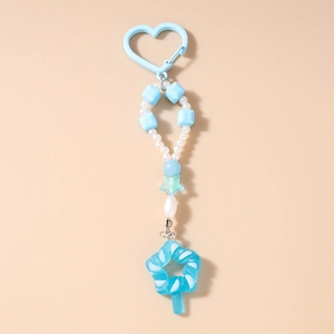 Detailansicht Schlüsselanhänger mit blauen Sternperlen und Spiral-Lollipop-Anhänger
