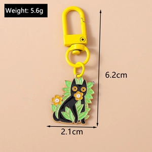 Vue détaillée du porte-clés chat noir avec fleurs jaunes et spécifications de taille