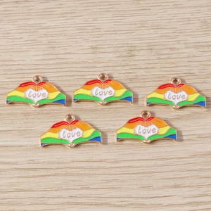 Pendentif geste de cœur arc-en-ciel avec gravure Love pour création de bijoux DIY