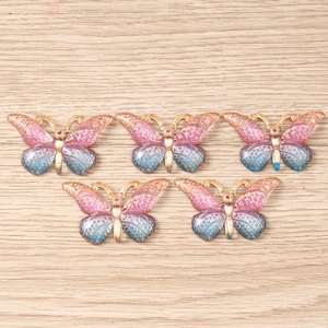 5-pack fashion butterfly animal pendants with pink and blue gradient for DIY jewelry making