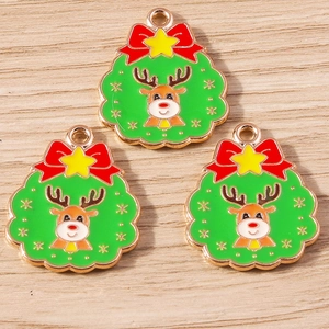 Drei Weihnachts-Rentier-Kranz-Anhänger mit grünem Emaille und roten Schleifen