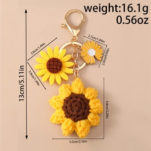 Dimensioni dettagliate del portachiavi a girasole all'uncinetto con ciondolo a margherita