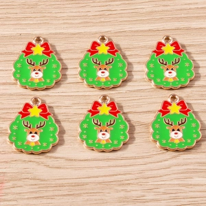 Detailansicht von 6-teiligen Weihnachtskranz-Anhängern mit Rentier für DIY-Schmuckherstellung
