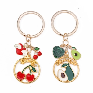 Portachiavi alla moda a cuore con ciliegia e avocado e ciondoli in metallo oro