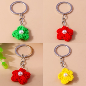 Handmade Crochet Flower Keychain With Faux Artificial Pearl Soft Wool Yarn Weaving Floral Bag Pendant Gift For Women Backpack Decoration