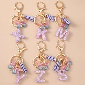 Portachiavi con Alfabeto in Resina Viola alla Moda Con Nappina a Farfalla Chiusura a Moschettone Dorata Ciondolo per Borsa Donna