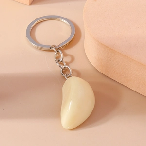 Creative lifelike garlic bulb keychain made of resin with silver metal ring and chain