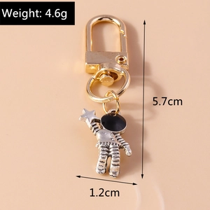 Detailed size map of astronaut keychain with star pendant and dimensions measurement