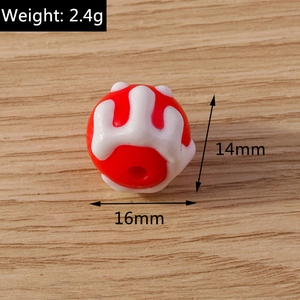 Detail van rood-witte bloemenkraal voor DIY-sieraden met een maat van 16mm en 2,4g gewicht