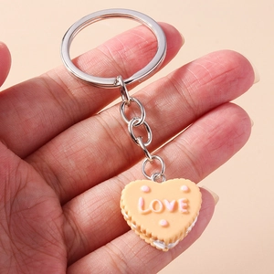 Porte-clés Créatif en Forme de Biscuit de Cœur Lettre LOVE Simulation de Nourriture Pendentif de Biscuit Doux pour Sac Cadeau Femme