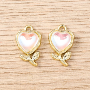 Bunte Herz-Blumen-Anhänger aus Goldmetall mit Opal-Harz-Inlay für DIY-Schmuckherstellung