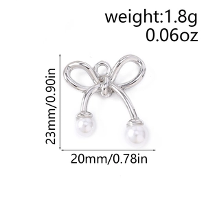 Vue détaillée du pendentif nœud argenté avec perles montrant les dimensions 23x20mm