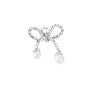 Pendentif nœud argenté avec perles blanches et anneau pour la création de bijoux