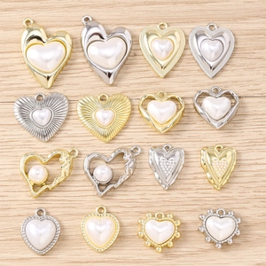 Ciondolo in Lega a Forma di Cuore Irregolare Con Perla Artificial d'Imitazione Elegante DIY Gioielli Pendenti per Collana Bracciale Orecchini Accessori Donna