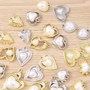 Pendenti a cuore irregolari con perle finte in oro e argento per gioielli fai da te