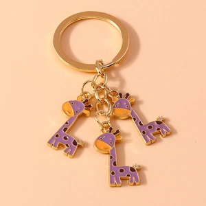 Détails des pendentifs girafe en émail violet avec anneau de porte-clés doré pour sac à main
