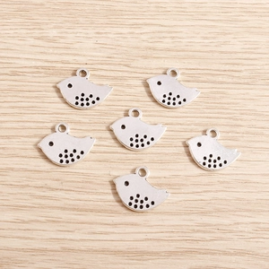 Retro silver alloy bird pendants for DIY necklaces and bracelets in vintage bird shape