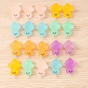 DIY colorful resin bee pendants set with metal hanging loops for jewelry making