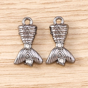 Détails des pendentifs queue de sirène noir-pistolet avec texture d'écailles et strass