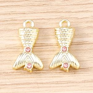 Détail de pendentifs queue de sirène dorée avec cristaux roses pour bijoux DIY
