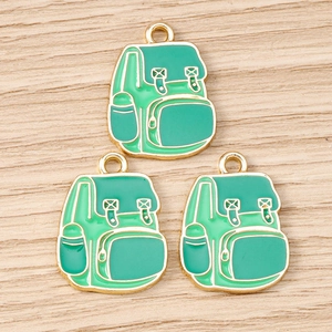 Tres colgantes de mochila de esmalte verde con marcos dorados para joyas DIY y llaveros