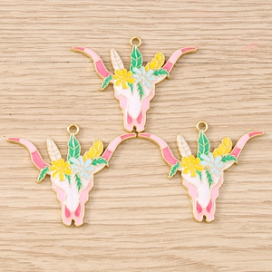 Ciondoli a forma di teschio di toro con fiori bohémien per creazione gioielli fai da te