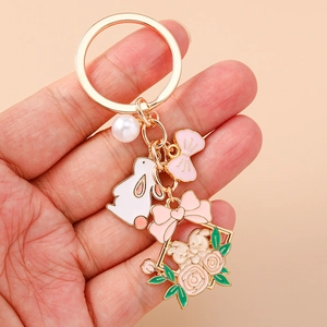 Porte-clés doré style chinois avec lapin blanc, fleurs roses et breloque perle