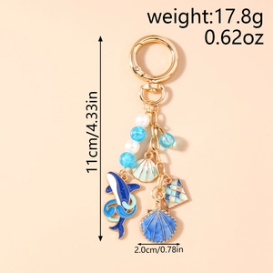Détails de taille du porte-clés baleine et coquillage avec pendentifs et breloques marins