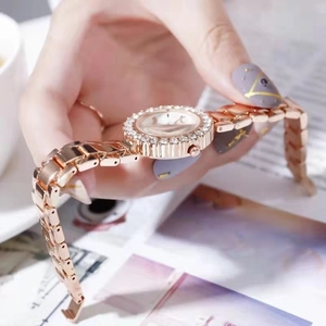 Elegant rose gold women's quartz watch featuring a sparkling crystal-encrusted round bezel
