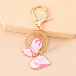 Porte-clés de style western doré avec pendentifs bottes et chapeau en émail rose