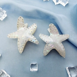 Elegant starfish-shaped hair claw clips with iridescent pearls and shiny rhinestones